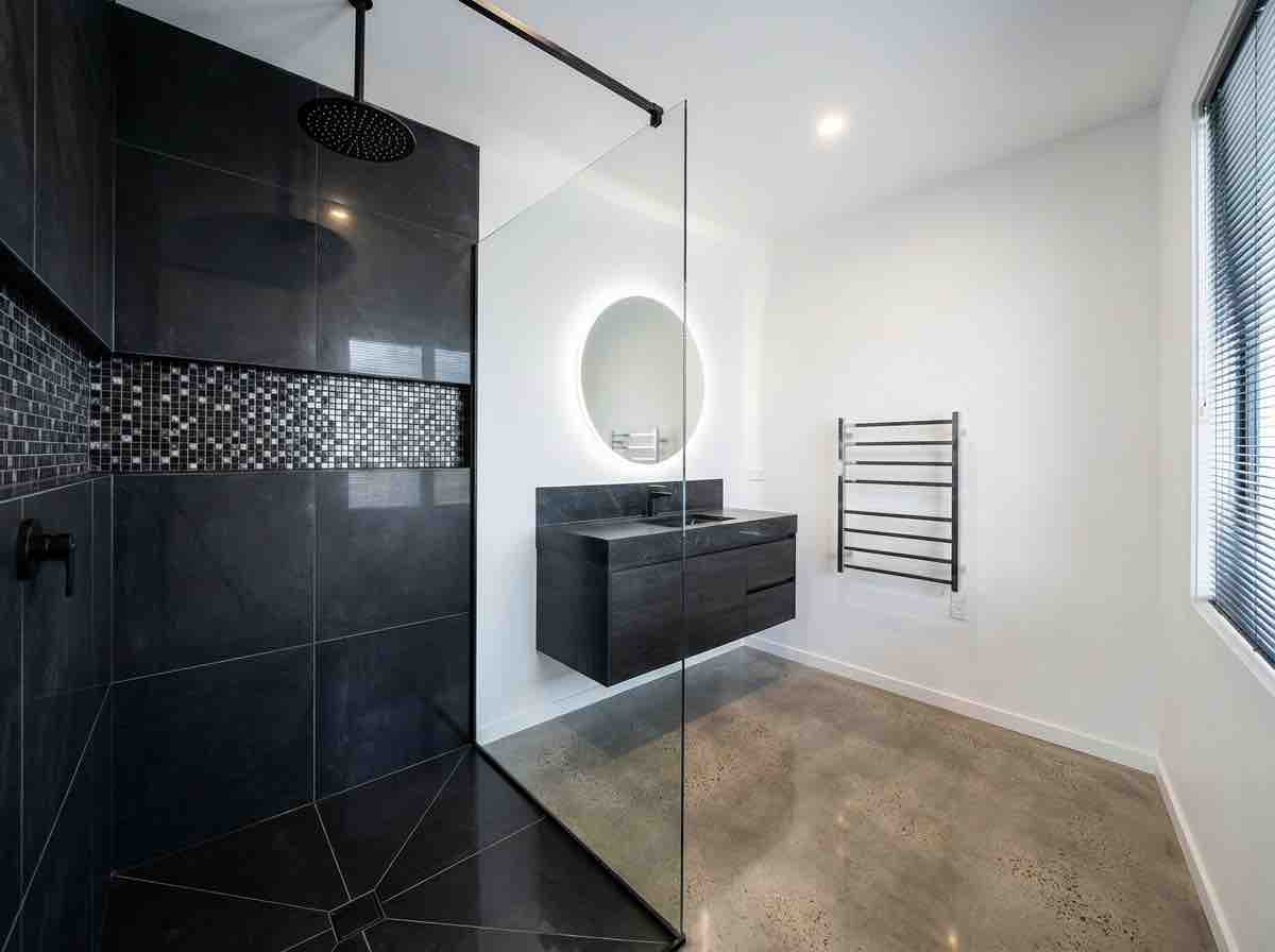 toilettes-suspendu-classe-avec-de-belle-baguette-d-finition